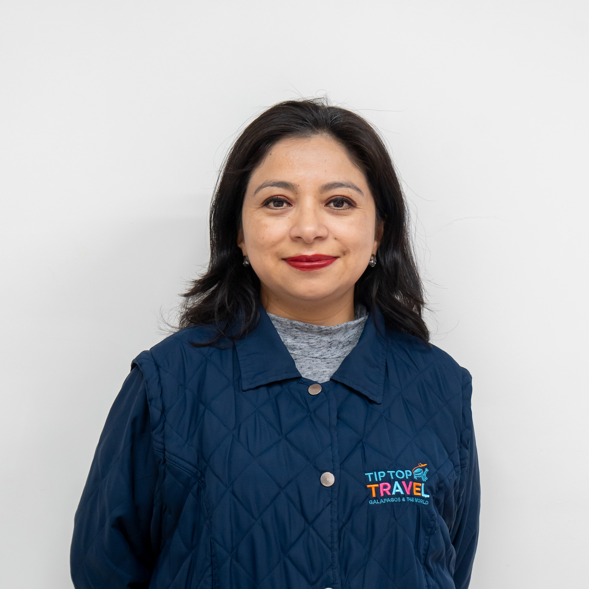 sandra-revelo-galapagos-sales-executive
